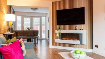 Télévision, cheminée