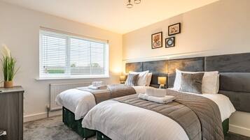 3 bedrooms, iron/ironing board, WiFi, bed sheets