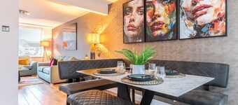 Triumph House - Suitable for Contractors and Professional Personal