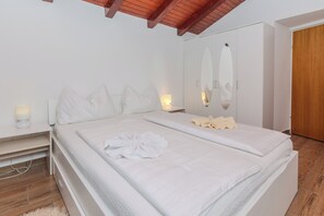 3 bedrooms, iron/ironing board, free cribs/infant beds, free WiFi - Holiday home Lucic (Nin)