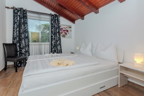 3 ห้องนอน, เตารีด/โต๊ะรีดผ้า, เปล/เตียงเด็กอ่อน (ฟรี), Wi-Fi ฟรี