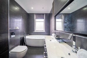 Villa | Bathroom