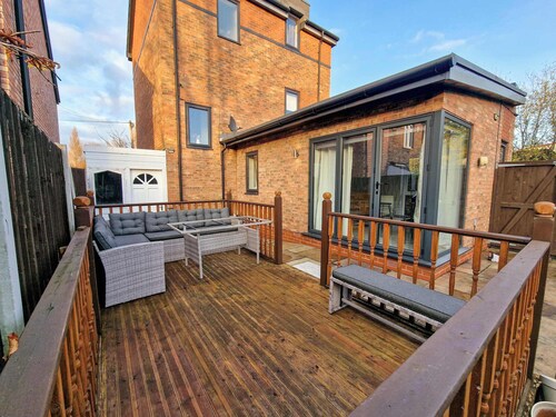4 Bed Altrincham Home | Free Parking