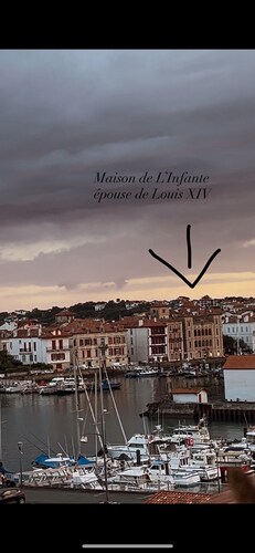 Charming apartment on the port of Ciboure, Golf course 600m away on foot