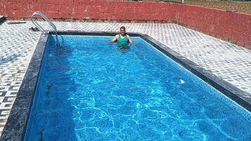 Kolam renang outdoor