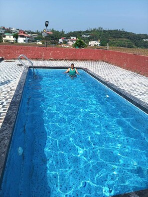 Kolam renang terbuka 