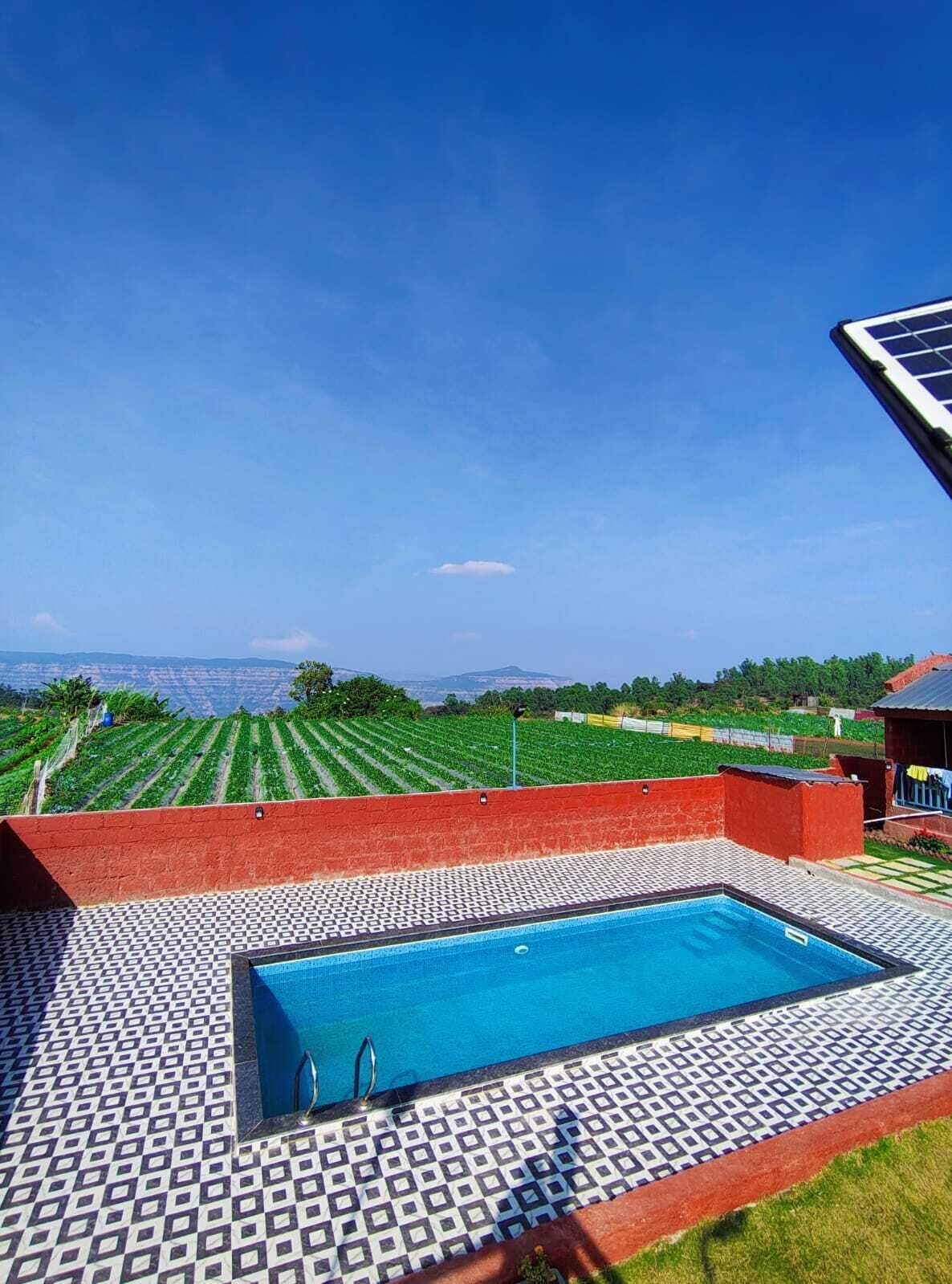 Hồ bơi ngoài trời 