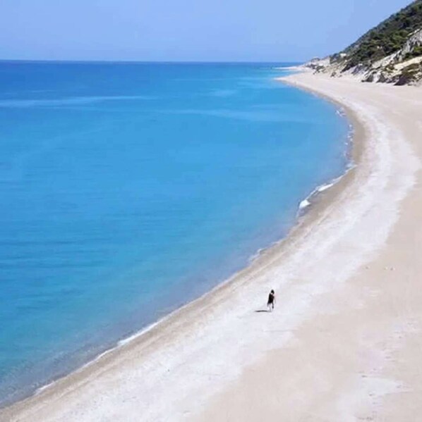 House | Beach - 2-bed Home in Kolivata - Sleeps 4 - Wifi - Parking (Lefkada)