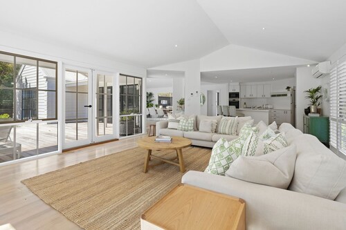 HEMSTON HOUSE, COASTAL STYLE, EXPANSIVE GARDENS & ENTERTAINING, SORRENTO