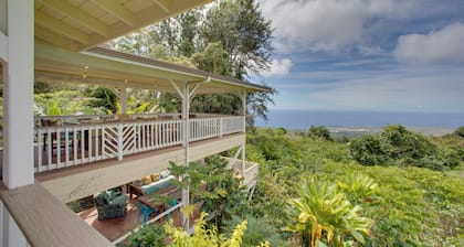 Lanai + Ocean Views: Secluded Holualoa Retreat!