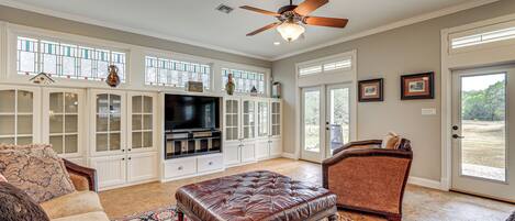 House (4 Bedrooms) | Front of property