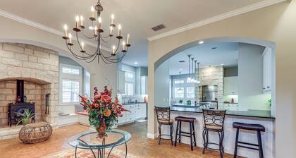 Near Golfing & Parks: Serene San Antonio Home
