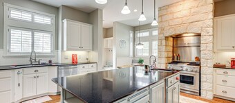 Near Golfing & Parks: Serene San Antonio Home