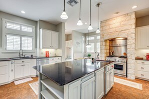 House (4 Bedrooms) | Interior