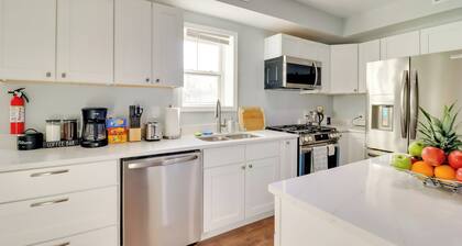5 Mi to National Mall: DC Home w/ Pool Table