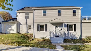House (Multiple Bedrooms) | Front of property