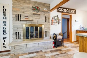 House (4 Bedrooms) | Interior