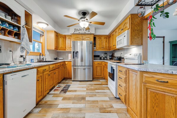 House (4 Bedrooms) | Interior