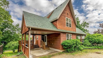 House (4 Bedrooms) | Front of property