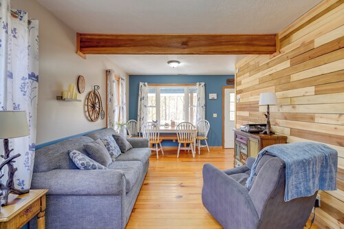 Shared Pond & Trails: Rosedale Cottage!