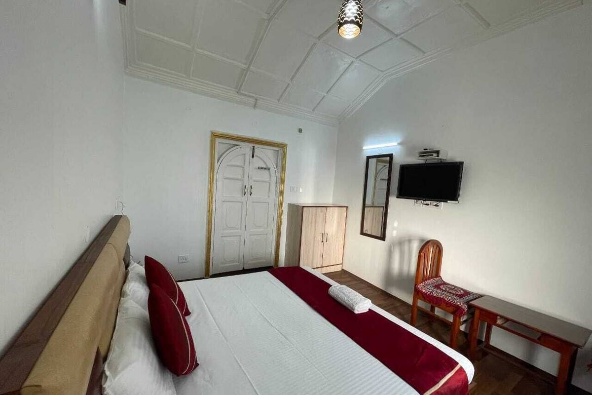 Classic Double or Twin Room, Mountain View | Desk, laptop workspace, WiFi (free)