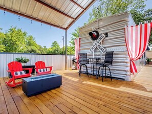 屋外ダイニングエリア