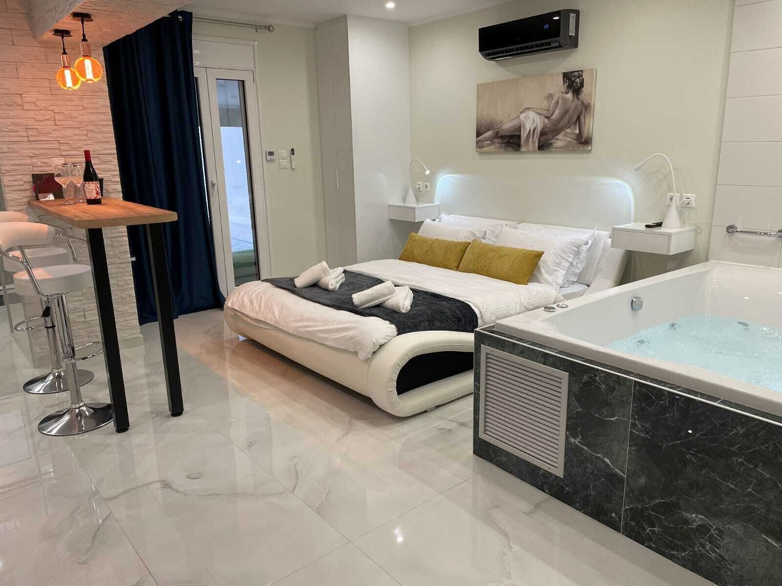 1 bedroom, desk, WiFi