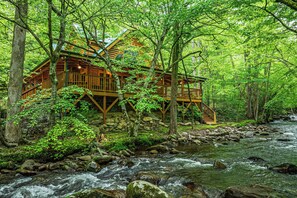 Exterior - Beautiful Three Bedroom Cabin Directly On Cosby Creek (Cosby)