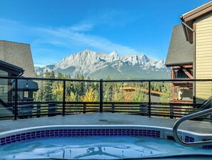 Tina de hidromasaje al aire libre