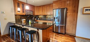 Fridge, microwave, oven, stovetop - Captivating Views! 2 BD / 2 BA Executive Penthouse (Canmore)