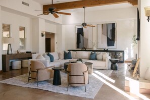 7 bedrooms - Luxury Living With Game Rooms Poolside Paradise (Indio)