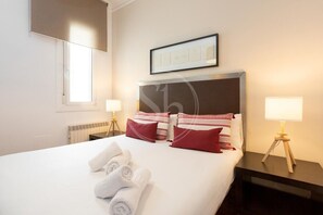 2 bedrooms, iron/ironing board, WiFi, bed sheets