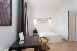 5 Schlafzimmer, Bügeleisen/Bügelbrett, WLAN
