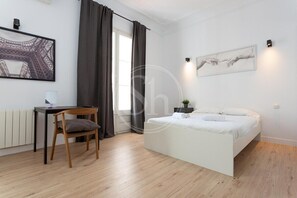 5 Schlafzimmer, Bügeleisen/Bügelbrett, WLAN