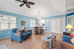TV - Cozy Coastal Retreat: Guest Cottage 22G in Myrtle Beach's Shore Drive Area (Myrtle Beach)