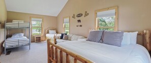 5 bedrooms, iron/ironing board, free WiFi, bed sheets