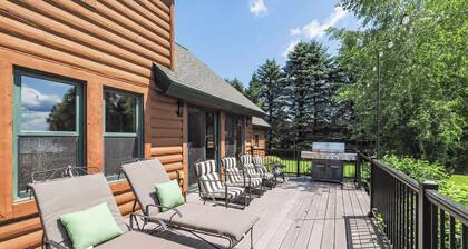 The Blue Dog Lodge on Deer Lake | Close to Boyne Mountain | Fireplace | Beach
