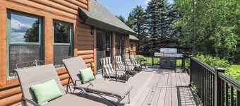 The Blue Dog Lodge on Deer Lake | Close to Boyne Mountain | Fireplace | Beach