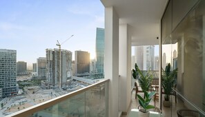 Luxury Apartment, Balcony, Canal View | Balcony view - 2BR w Canal & Burj View Near Dubai Mall (Dubai)