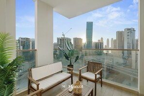 Luksushuoneisto, parveke, näköala kanavalle | Näkymä parvekkeelta