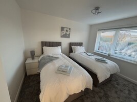 House | 2 bedrooms, iron/ironing board, free WiFi, bed sheets