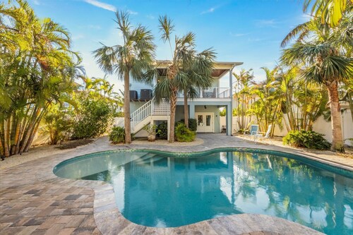Magnolia Cottage: Private Pool, Near Beaches & Pine Ave