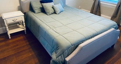 Pet-Friendly 1BR Apartment