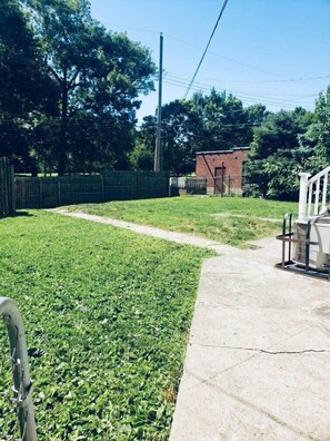 Property grounds - Pet-Friendly 1BR Apartment (St. Louis)