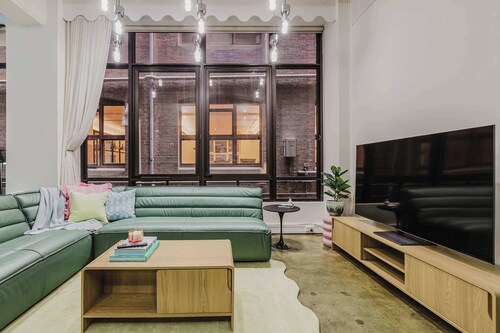 VAQUAY Brightside Basement in CBD | Secret Warehouse in Iconic Flinders Lane