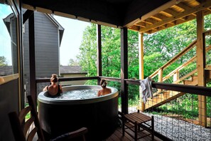Outdoor spa tub - Modern Smoky Mtn Cabin | Hot Tub | Game Room | 85" TV | Sunset Deck | Sleeps 11 (Sevierville)