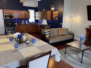 Smart TV, DVD player, books, offices