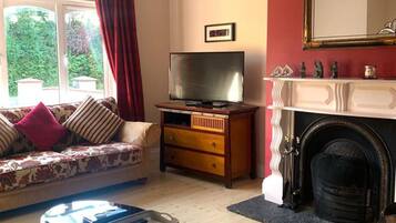 House | Living area | Fireplace