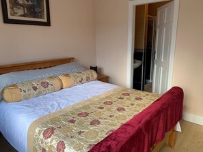 House | 4 bedrooms, iron/ironing board, free WiFi, bed sheets - Remarkable 4 Bed House in Kenmare Town (Kenmare)