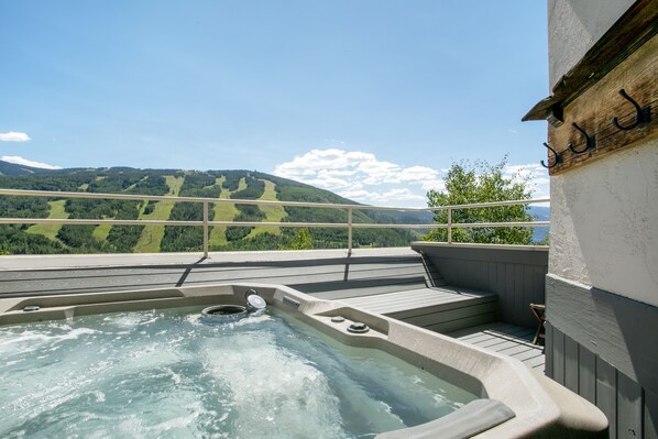 Outdoor spa tub - 770 Potato Patch 4 Bedroom Townhouse (Vail)
